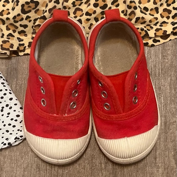 Red sneakers - Picture 4 of 4